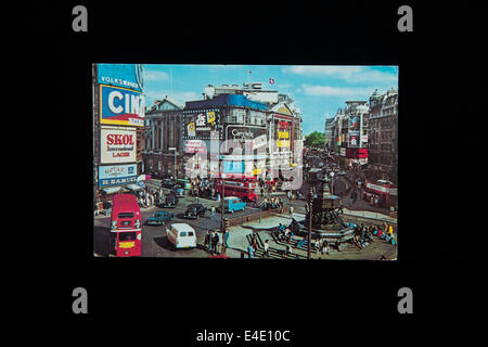 Piccadilly Circus in London in eine alte Postkarte Stockfoto