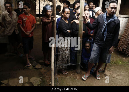 9. Juli 2014 - Baduy Leute warten ihrerseits Wahlrecht (Credit-Bild: © Donal Husni/NurPhoto/ZUMA-Draht) Stockfoto