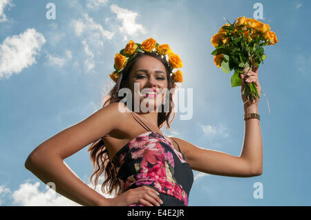 Belfast, Nordirland. 9. Juli 2014 - startet Rebekka Shirley, Miss Nordirland 2014 Rose Woche. Dieses Jahr ist der 50. Jahrestag der Veranstaltung im Dixon Park in Belfast. Bildnachweis: Stephen Barnes/Alamy Live-Nachrichten Stockfoto