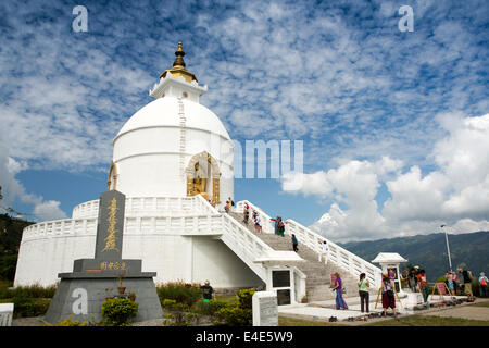 Nepal, Pokhara, Ananada Hill, Shanti Stupa, die World Peace Pagoda, Stein-Pagode Stockfoto