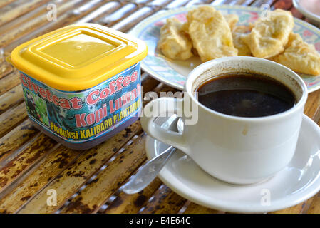 Kopi Luwak ist hergestellt unter Verwendung von Bohnenkaffee, die den Darm von einer Zibetkatze durchlaufen. Stockfoto