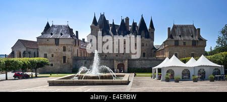 Château de Jumilhac, mittelalterliche Burg im Jumilhac-le-Grand, Dordogne, Aquitaine, Frankreich Stockfoto