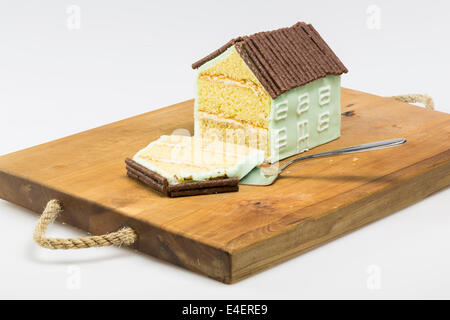 Cornish Kuchen Haus mit Schokolade auf dem Dach. Stockfoto