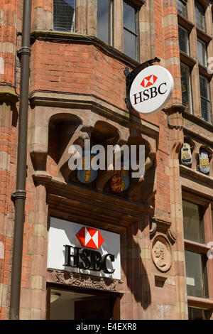 Der Eingang zu der HSBC-Bank im Stadtzentrum von Chester UK Stockfoto