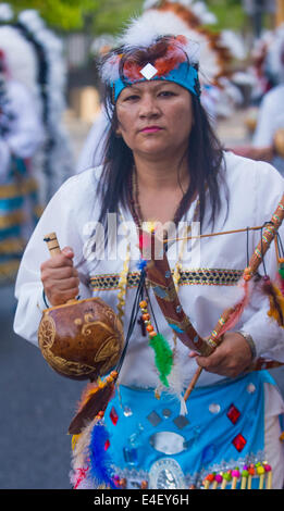 Native American beteiligt sich an der Parade Helldorado Tage statt in Las Vegas Stockfoto