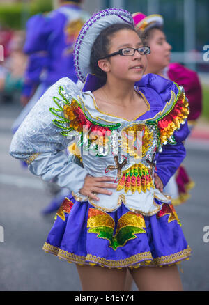 Bolivianische amerikanischen beteiligt sich an der Parade Helldorado Tage statt in Las Vegas Stockfoto