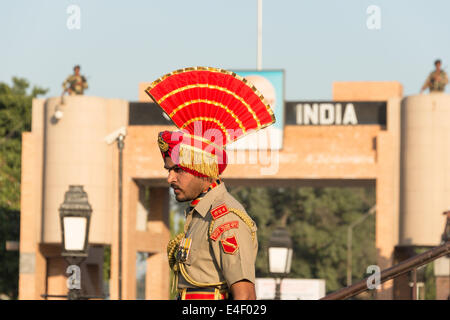 ATTARI, Indien, 30. November 2013 - tägliche Grenze Abschlussfeier am Attari-Wagah, Indo-pakistanischen Grenze. Stockfoto