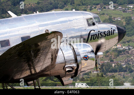 Eine Douglas DC-3 von Swiss International Airlines, Locarno, Schweiz. Stockfoto