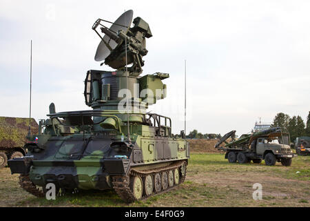 1S91 (dringend Fahrzeug, NATO-Bezeichnung Straight Flush) mit dem Radar für die Erwerbstätigkeit SA-6 System, Hradec Kralove, Tschechische Republik. Stockfoto