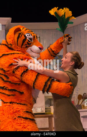 Das musikalische Stück "The Tiger Who Came to Tee" kehrt in die Lyric Theatre im Londoner West End. Stockfoto