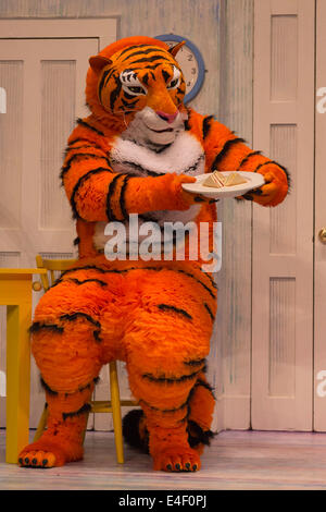 Das musikalische Stück "The Tiger Who Came to Tee" kehrt in die Lyric Theatre im Londoner West End. Stockfoto