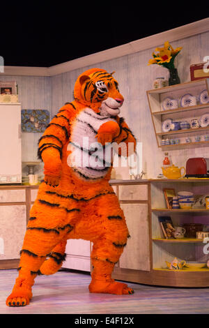 Das musikalische Stück "The Tiger Who Came to Tee" kehrt in die Lyric Theatre im Londoner West End. Stockfoto