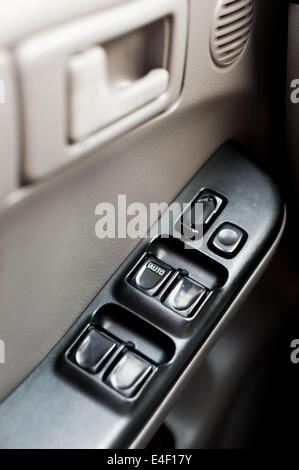 Fenster-Auto-Steuerung im Auto Stockfoto