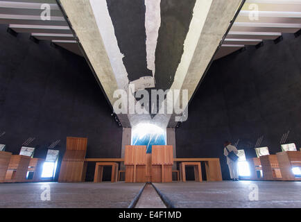 Innere des Bottas berühmte alpine Kirche "Santa Maria Degli Angeli" auf Monte Tamaro im Schweizer Tessin County. Stockfoto