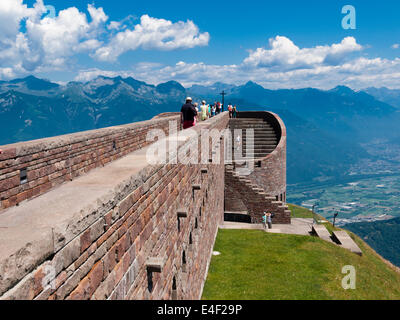 Bottas berühmte alpine Kirche "Santa Maria Degli Angeli" auf Monte Tamaro im Schweizer Tessin County. Stockfoto