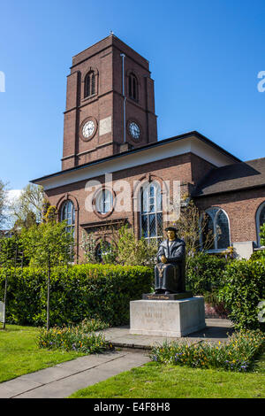 Chelsea Old Church und Statue von Sir Thomas More, London Stockfoto