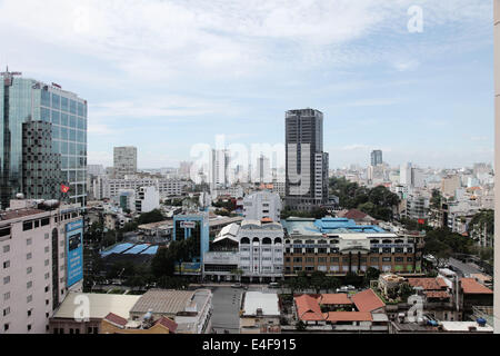 Es ist ein Foto von einer Skyline-Blick von Ho-Chi-Min-Stadt in Vietnam. Wir sehen eine große Ansicht des Schlauches, Türme und Gebäude Stockfoto