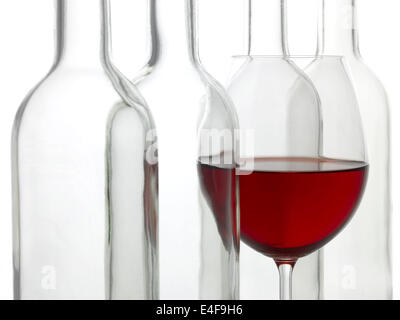 Weinflaschen & Glas Rotwein Stockfoto