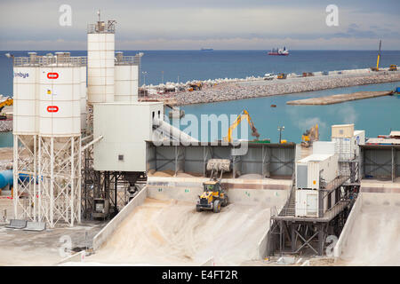 TANGER, Marokko - 28. März 2014: Neue Terminals Bereich im Bau, Hafen Tanger Med 2. Es ist der größte Hafen Afric Stockfoto