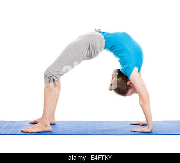 Yoga - Yoga-Lehrer junge schöne schlanke Frau tun nach oben Bow Pose (intensive Backbend) (Urdhva Dhanurasana) asana Stockfoto