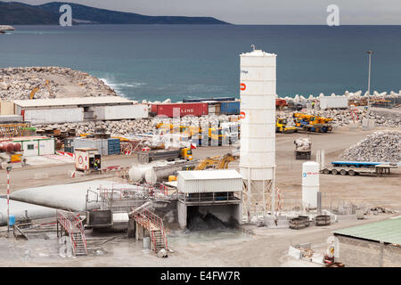 TANGER, Marokko - 28. März 2014: Neue Terminals Bereich im Bau, Hafen Tanger Med 2. Es ist der größte Hafen Afric Stockfoto