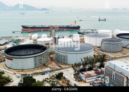 Öltank in Hong Kong am Tag hautnah Stockfoto