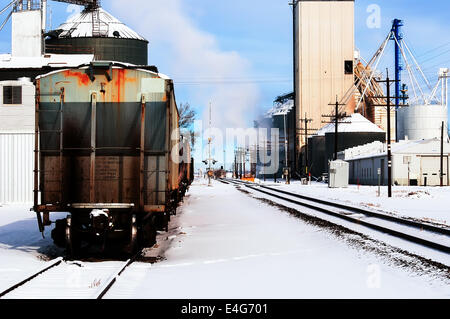 Waggons geparkt auf einer Eisenbahn Abstellgleis in Ost-Colorado, USA Stockfoto