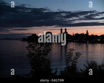 Sonnenuntergang über Friedrichshafen, Bodensee, Deutschland Stockfoto