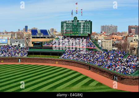 Chicago, Illnois, USA. Wrigley Field, Heimstadion der Chicago Cubs, am 23. April 2014, ihrem 100-jährigen Jubiläum. Stockfoto