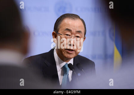 New York, USA. 10. Juli 2014. Der Generalsekretär der Vereinten Nationen, Ban Ki-Moon spricht während eines Pressegesprächs auf der UN-Hauptquartier in New York, am 10. Juli 2014. UNO-Chef Ban Ki-Moon benannt Donnerstag veteran UN-Beamten Staffan de Mistura als neue UN-Vermittler auf Syrien-Krise um ehemalige soll Liga beauftragten Lakhdar Brahimi erfolgreich zu sein. Bildnachweis: Niu Xiaolei/Xinhua/Alamy Live-Nachrichten Stockfoto