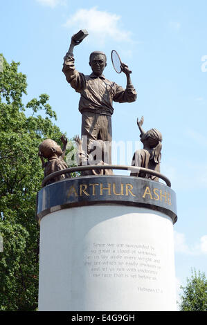 Richmond, VIRGINIA, USA. 7. Juli 2014. 20140707 - das Arthur Ashe Denkmal auf Denkmal-Allee in Richmond, Virginia. © Chuck Myers/ZUMA Draht/Alamy Live-Nachrichten Stockfoto