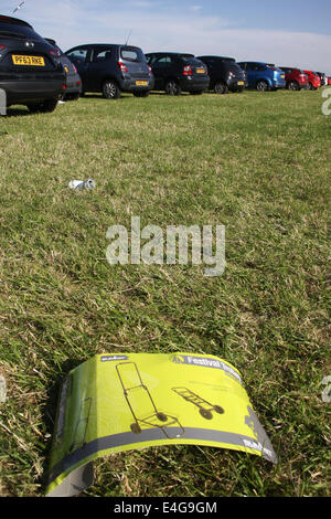 Balado, Kinross, Schottland, Großbritannien. 10. Juli 2014. Frühe Ankunft willkommen Sonne zu genießen, wie sie für das Wochenende vorzubereiten. Bildnachweis: ALAN OLIVER/Alamy Live-Nachrichten Stockfoto