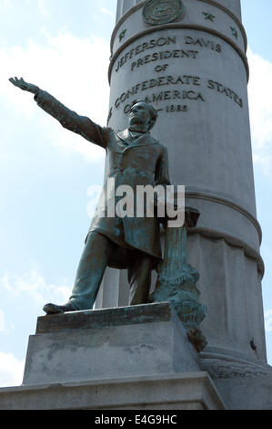 Richmond, VIRGINIA, USA. 7. Juli 2014. 20140707 - das Jefferson Davis Denkmal auf Denkmal-Allee in Richmond, Virginia. © Chuck Myers/ZUMA Draht/Alamy Live-Nachrichten Stockfoto