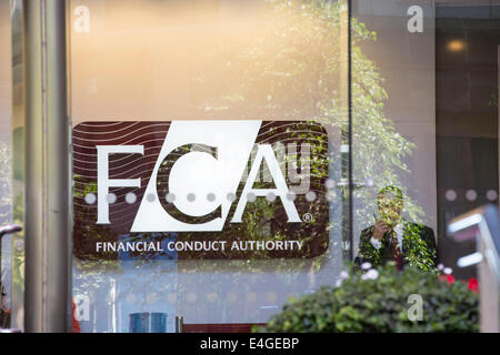 Der FCA Finanzgebaren Behörde in Canary Wharf, London, UK. Stockfoto