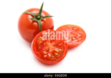 Cherry-Tomaten ganze und geschnittene Stockfoto