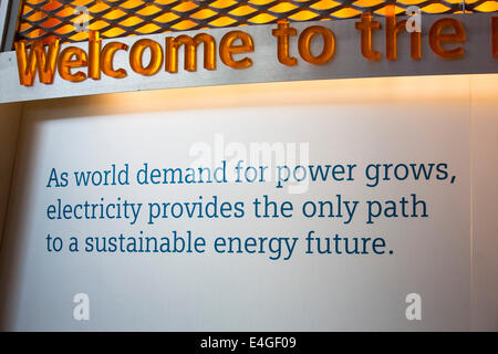 Eine Nachhaltigkeit Ausstellung im Crystal Gebäude, die das erste Gebäude in der Welt, um ein hervorragendes Rating BREEAM (BRE Environmental Assessment Method) und eine LEED (Leadership in Energy and Environmental Design) Platin ausgezeichnet bewertet. London, UK. Stockfoto