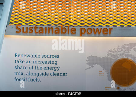 Eine Nachhaltigkeit Ausstellung im Crystal Gebäude, die das erste Gebäude in der Welt, um ein hervorragendes Rating BREEAM (BRE Environmental Assessment Method) und eine LEED (Leadership in Energy and Environmental Design) Platin ausgezeichnet bewertet. London, UK. Stockfoto