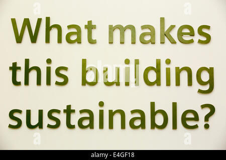 Eine Nachhaltigkeit Ausstellung im Crystal Gebäude, die das erste Gebäude in der Welt, um ein hervorragendes Rating BREEAM (BRE Environmental Assessment Method) und eine LEED (Leadership in Energy and Environmental Design) Platin ausgezeichnet bewertet. London, UK. Stockfoto