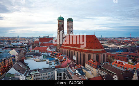 Die Church of Our Lady (Frauenkirche) in München, Bayern. Stockfoto