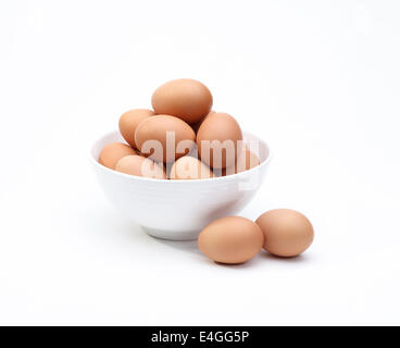 Eiern in weiß Schüssel eine gesunde Ernährung für Geschenk isoliert auf weiss Stockfoto