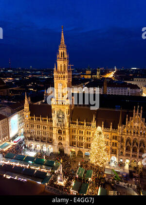 Luftaufnahme von München mit Weihnachten Markt, Deutschland. Stockfoto