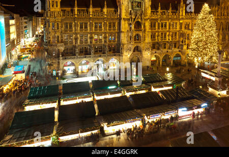 Luftaufnahme von München mit Weihnachten Markt, Deutschland. Stockfoto