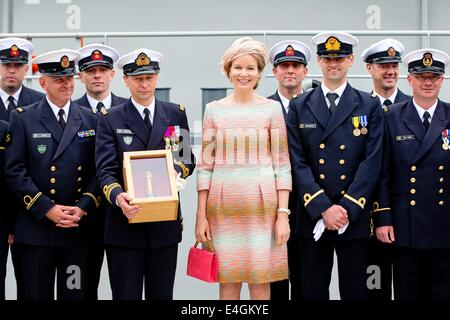 Zeebrügge (Belgien). 10. Juli 2014. Königin Mathilde von Belgien besucht die Schiffstaufe Patrouillenschiff P901 Castor an der Navy-Basis in Zeebrugge, Belgien, 10. Juli 2014. Bildnachweis: Dpa picture Alliance/Alamy Live News Stockfoto