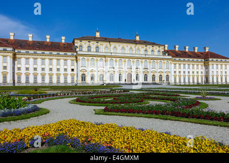 Blick auf das neue Schloss Schleißheim mit einem Garten im Innenhof, Oberschleißheim bei München, Upper Bavaria, Bavaria, Germany, Euro Stockfoto