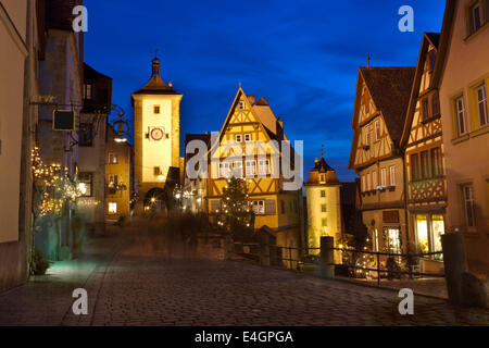 Schöne Aussicht bei Nacht von der historischen Stadt Rothenburg Ob der Tauber, Franken, Bayern, Deutschland Stockfoto