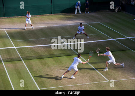 Wimbledon Tennis 2014 Boys Doppel Finale - Court 18 ORLANDO LUZ (BRA) & MARCELO ZORMANN (BRA) V STEFAN KOZLOV (USA) & ANDREY R Stockfoto