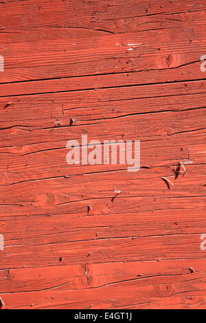 Alte Holzdielen mit einem Rost rot braun abblätternde Farbe waschen Hintergrund Stockfoto