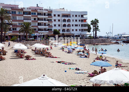 Strand von Santa Eulalia auf Ibiza Stockfoto