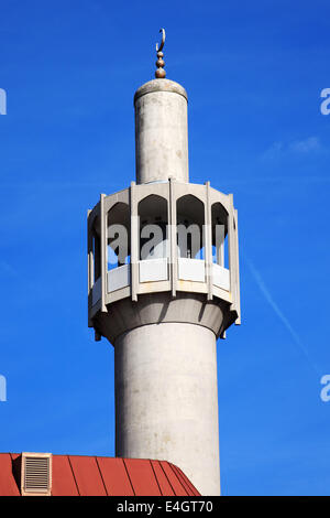 Minarett von die London Central Mosque, auch bekannt als das islamische Kulturzentrum in Regents Park, London, England, UK Stockfoto