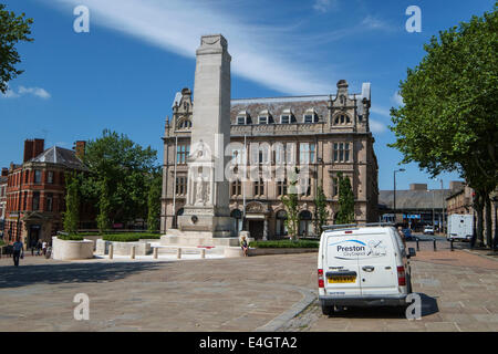 Preston Stadtrat Van geparkt in der Innenstadt auf dem Markt Flagge Stockfoto